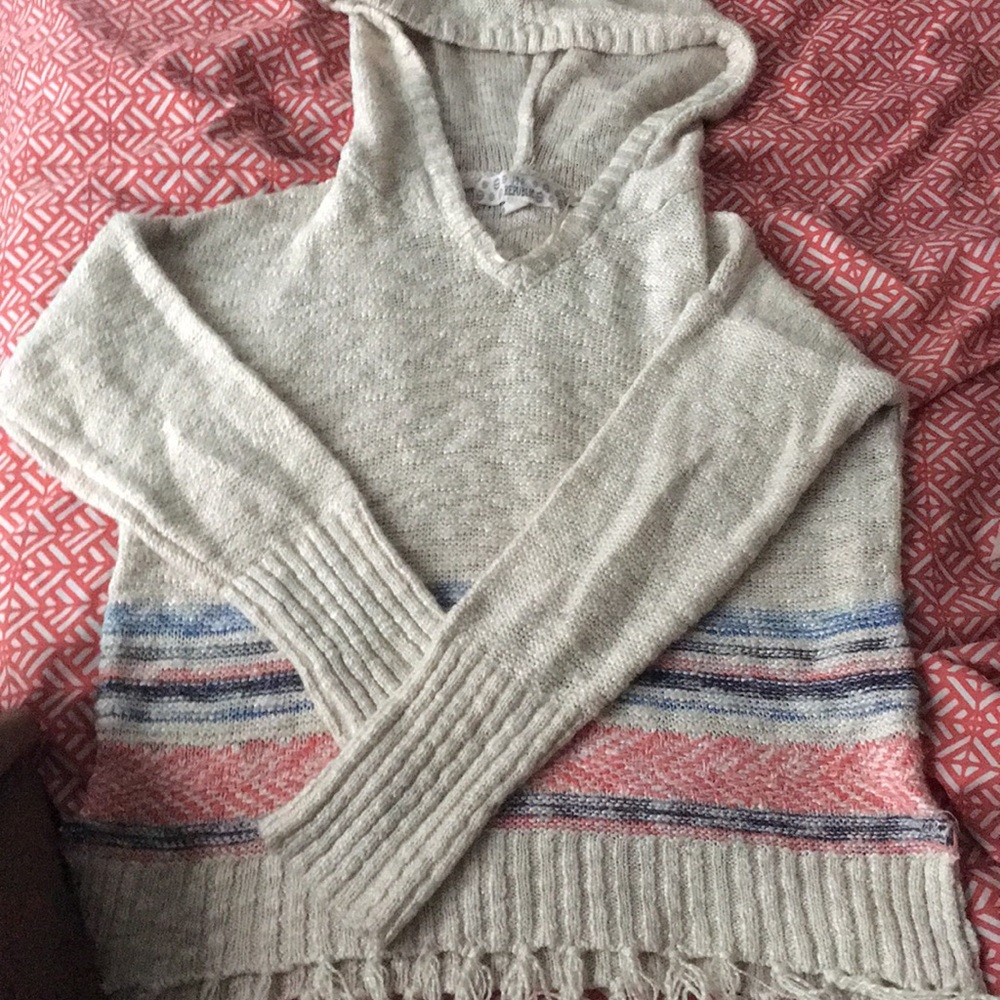 Cropped sweater with hoodie